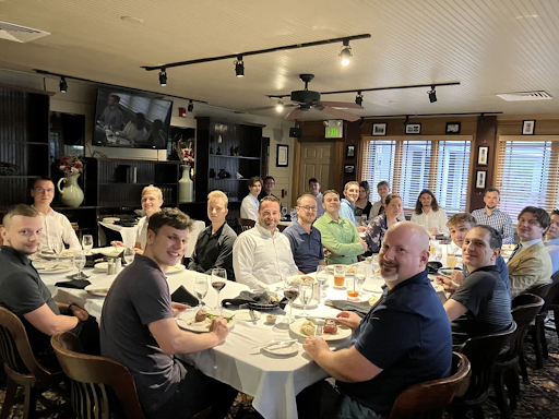 Stážisti na večeri s vedením inžinierskeho oddelenia v Cranberry Township, Pensylvánia, zdroj: Westinghouse&nbsp;