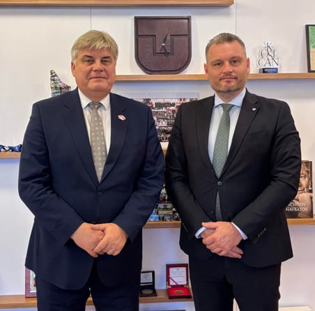 Petr Brzezina (prezident Westinghouse pre Českú republiku a Slovensko) sa stretol s Petrom Mésárošom (rektor Technickej univerzity v Košiciach), zdroj: Westinghouse