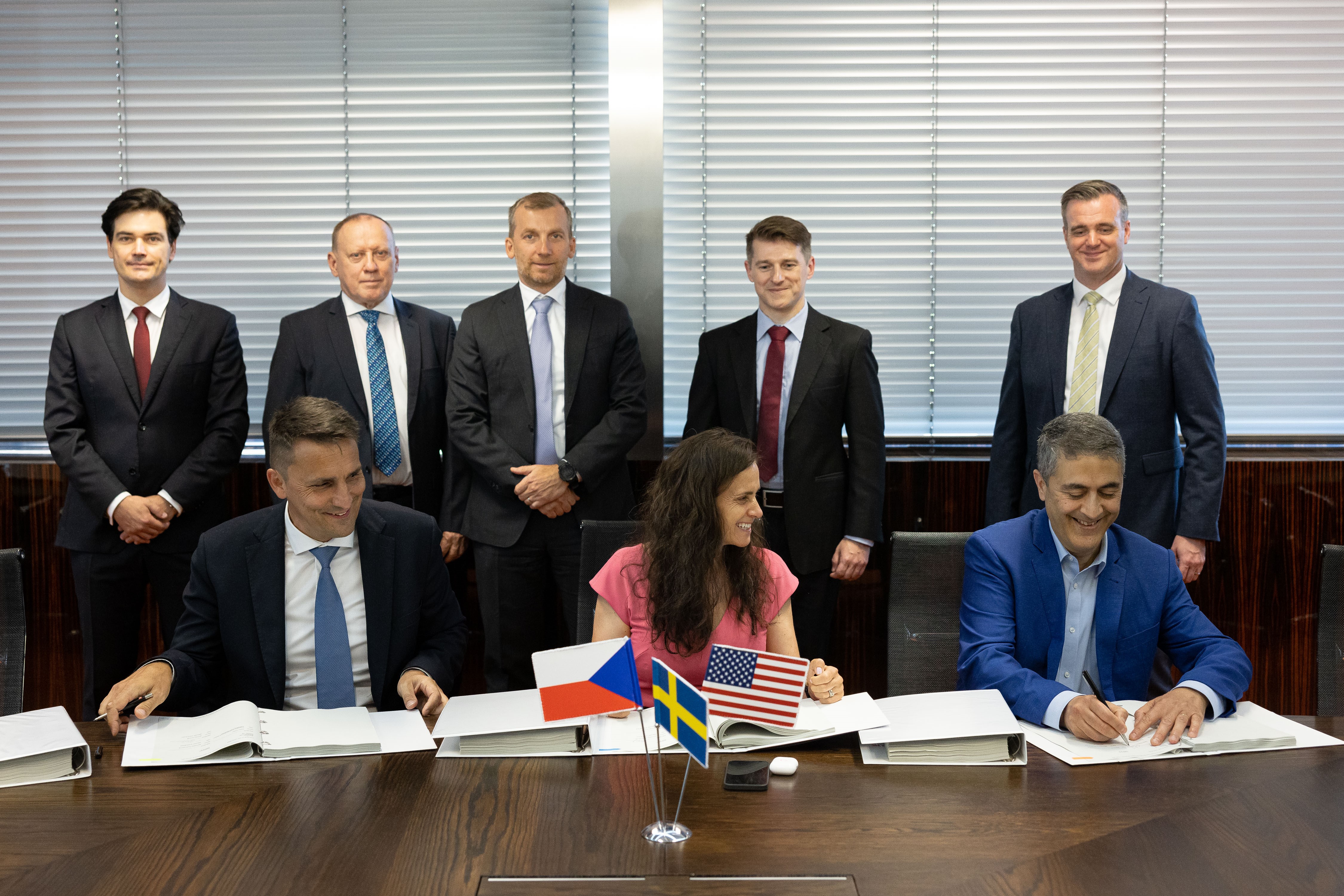 Seated (L to R): Bohdan Zronek, ČEZ member of the Board of Directors and Director of the Nuclear Energy Division; Michaela Chaloupkova, Member of the Board of Directors and Director of the Administration Division; Tarik Choho, President of Westinghouse Fuel.