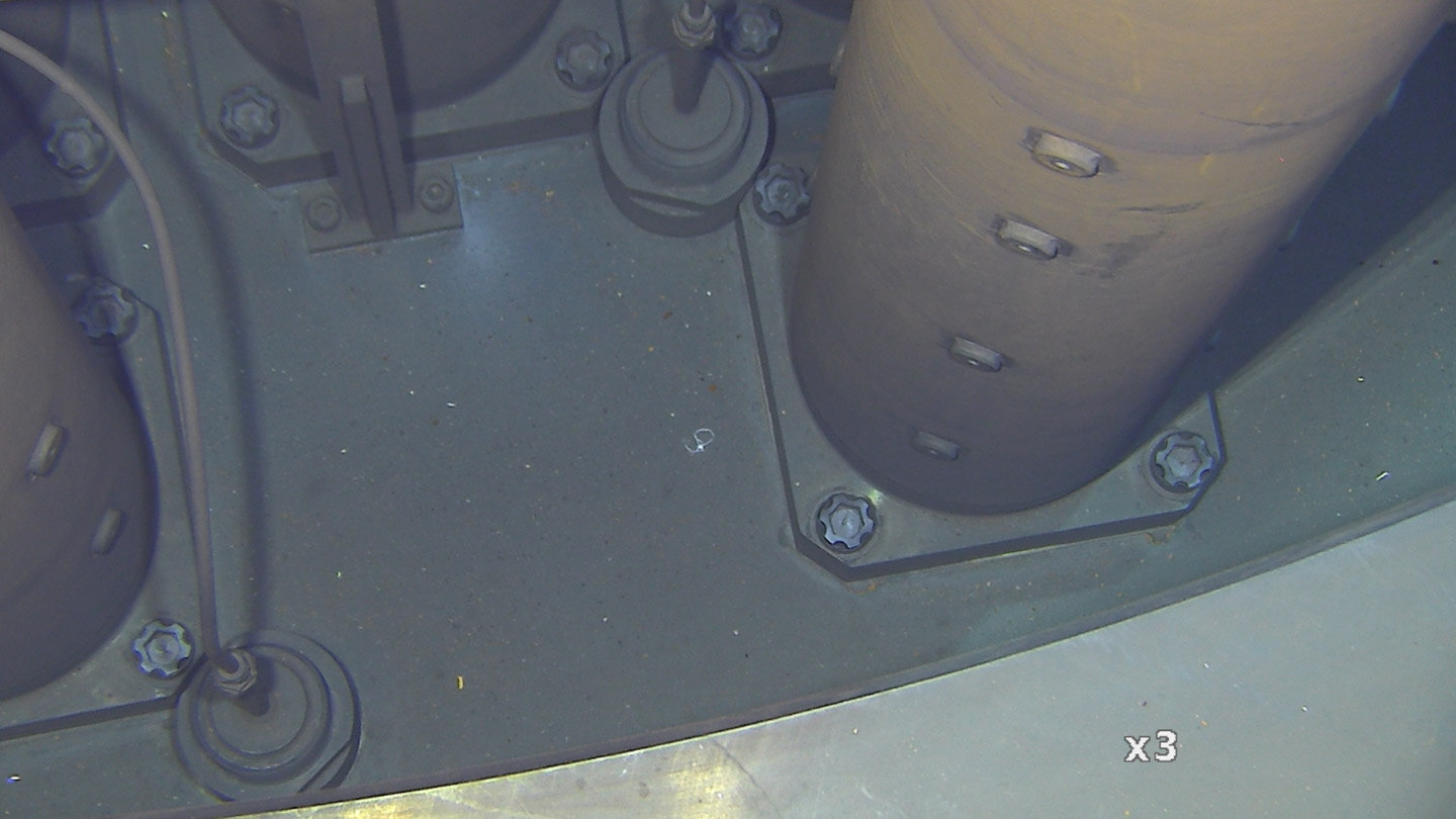 005---Internals-Debris